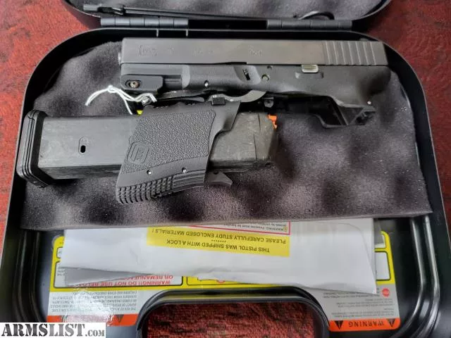 GLOCK 19 LNIB FOLDING GRIPfrom The Castle Jewelry #6 near Cincinnati, OH