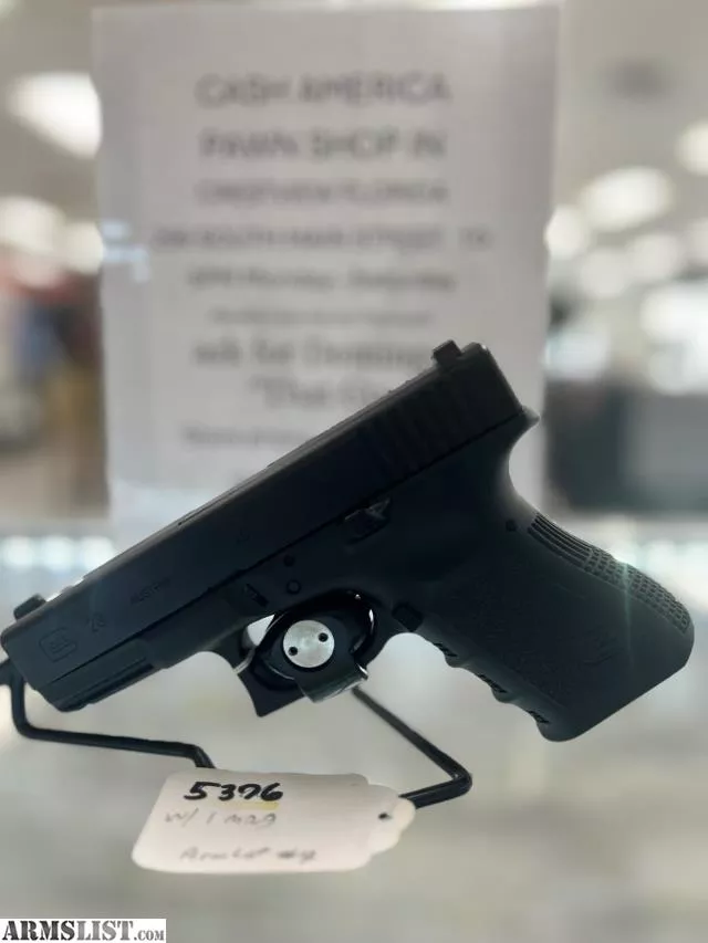 Glock 23 pistol .40 S&W w/ Night sight from Cash America near Crestview, Okaloosa County, FL
